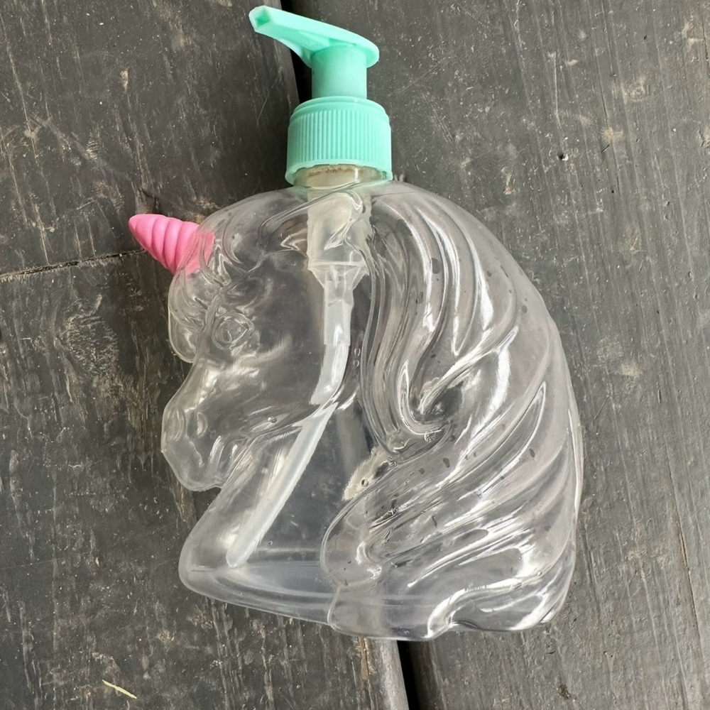 Unicorn-Shaped Kids Bath Bottle with Pink and Mint Accents - Picture 4 of 4